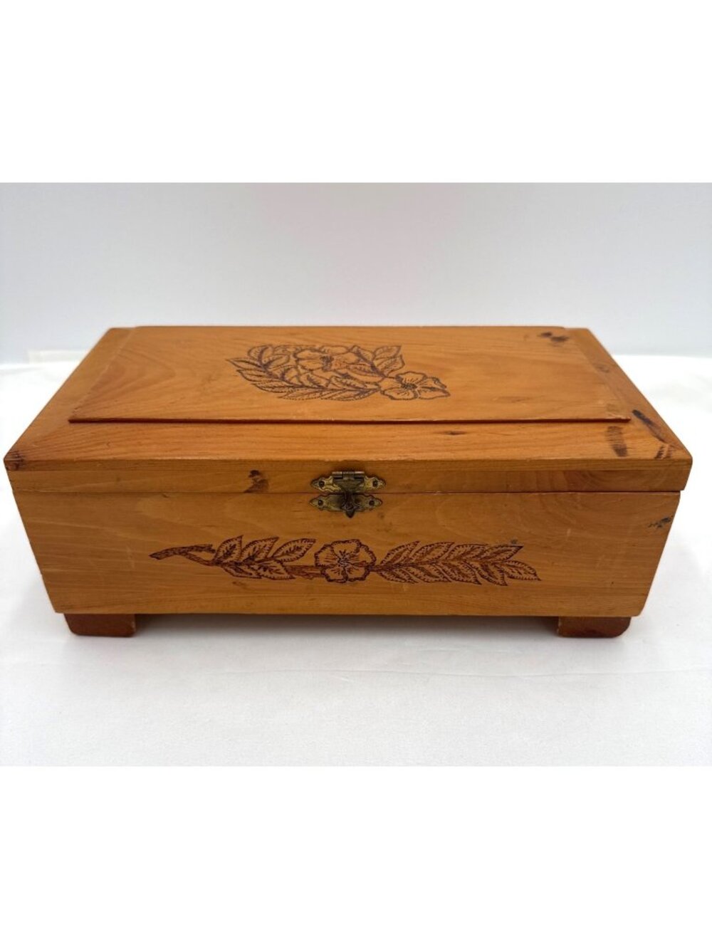 Vintage Wood Floral Engraving Storage Box